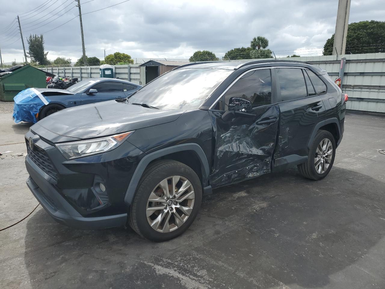 TOYOTA RAV4 XLE PREMIUM