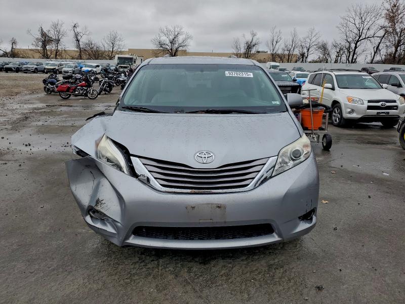 2015 TOYOTA SIENNA XLE #3297205410