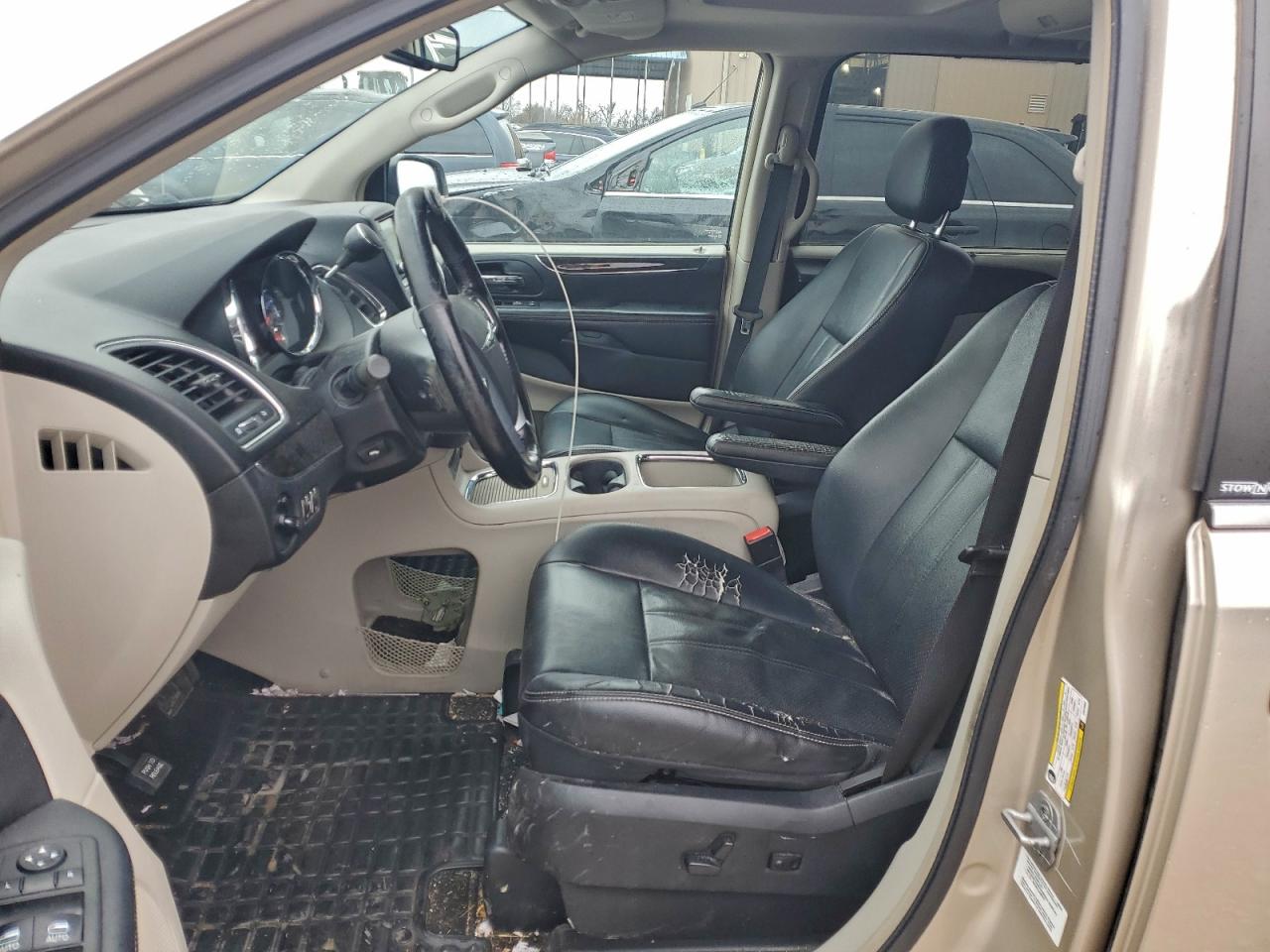 CHRYSLER TOWN & COUNTRY TOURING L