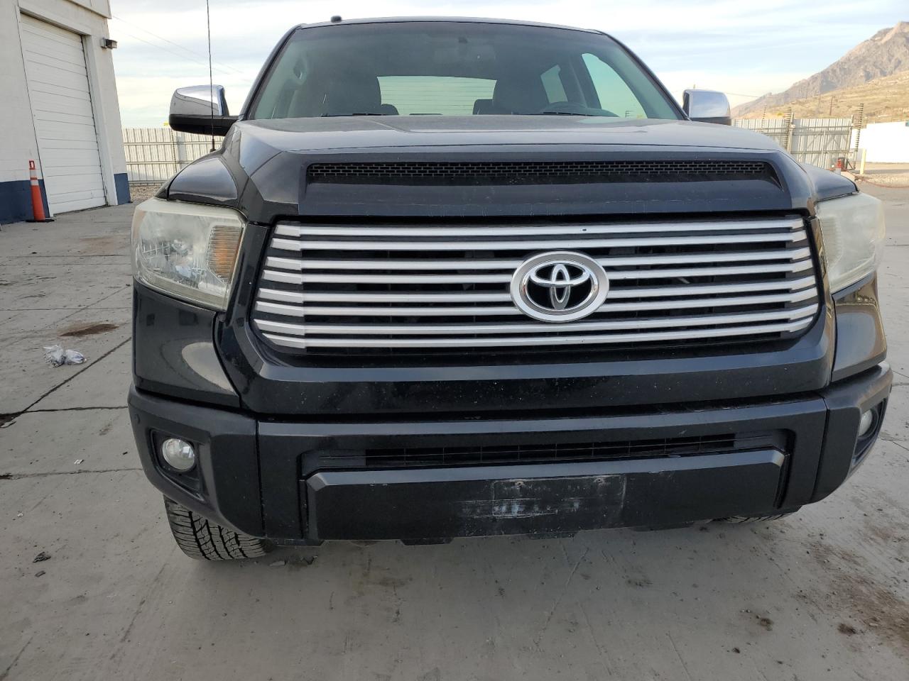 TOYOTA TUNDRA CREWMAX PLATINUM