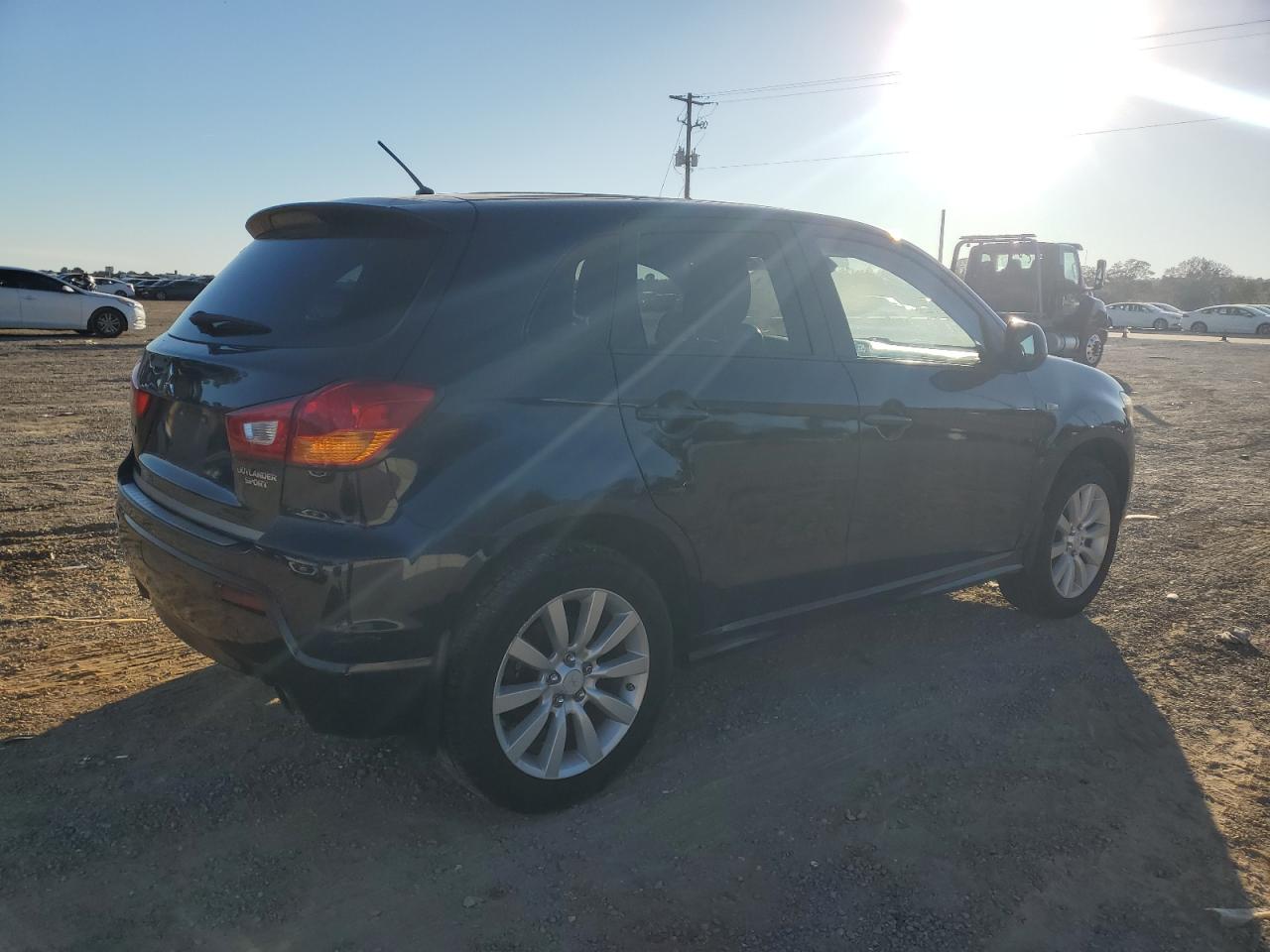 MITSUBISHI OUTLANDER SE