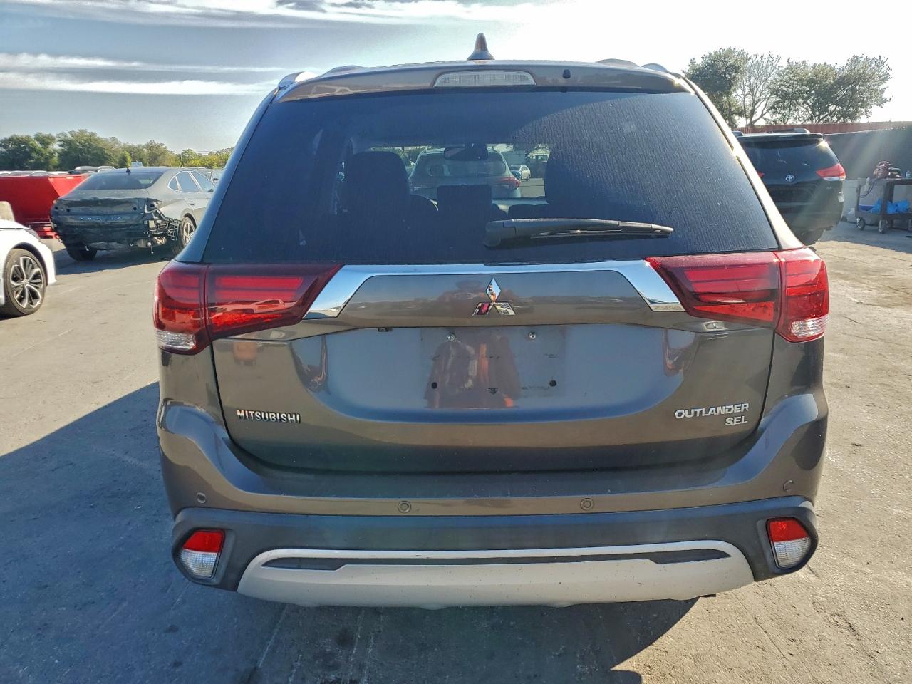 MITSUBISHI OUTLANDER SE