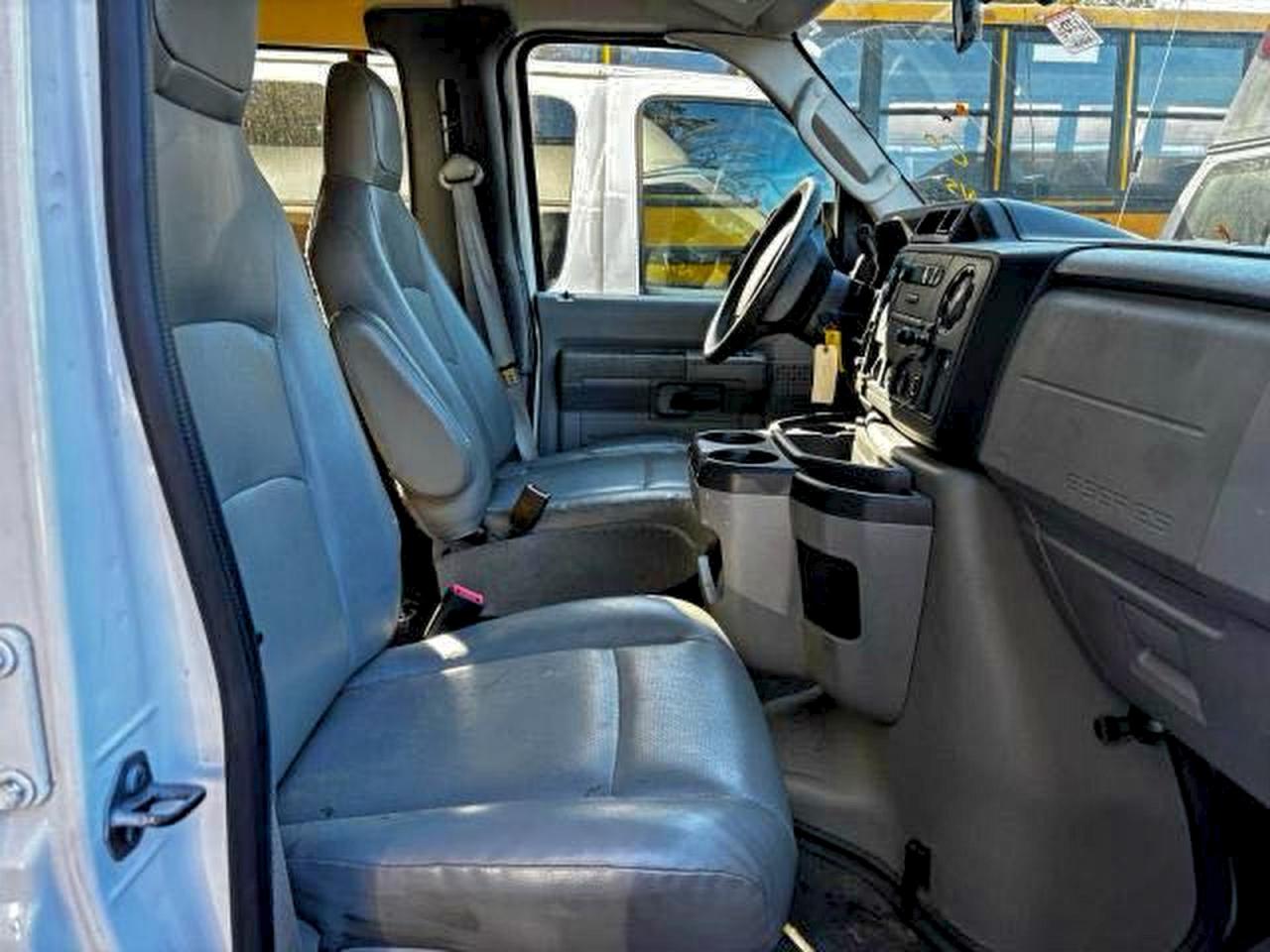 FORD ECONOLINE E250 VAN