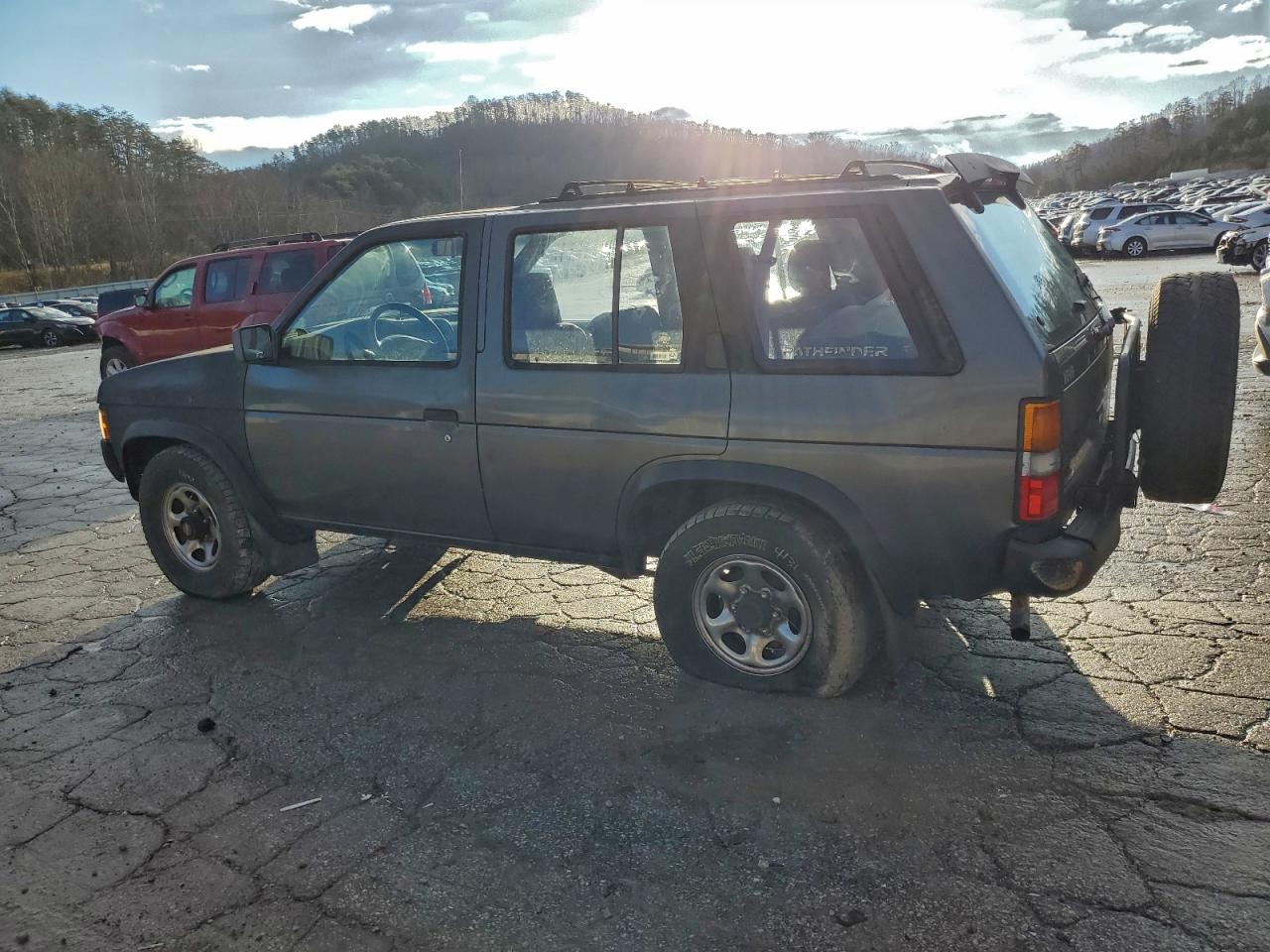 Lot #3301795340 1995 NISSAN PATHFINDER