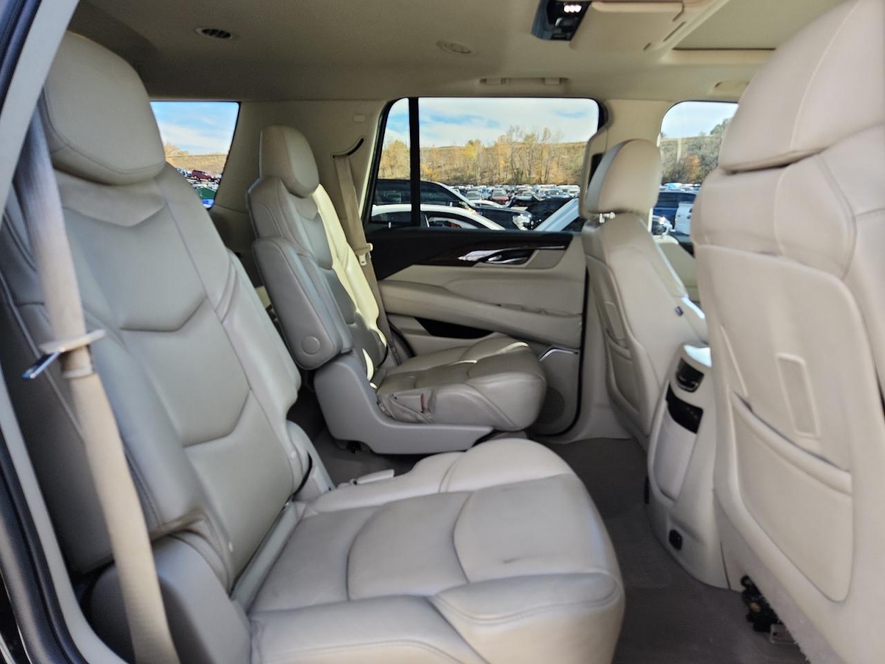 CADILLAC ESCALADE LUXURY