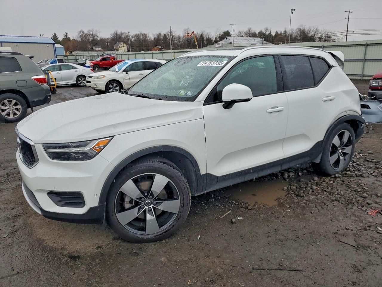 VOLVO XC40 T5 MOMENTUM