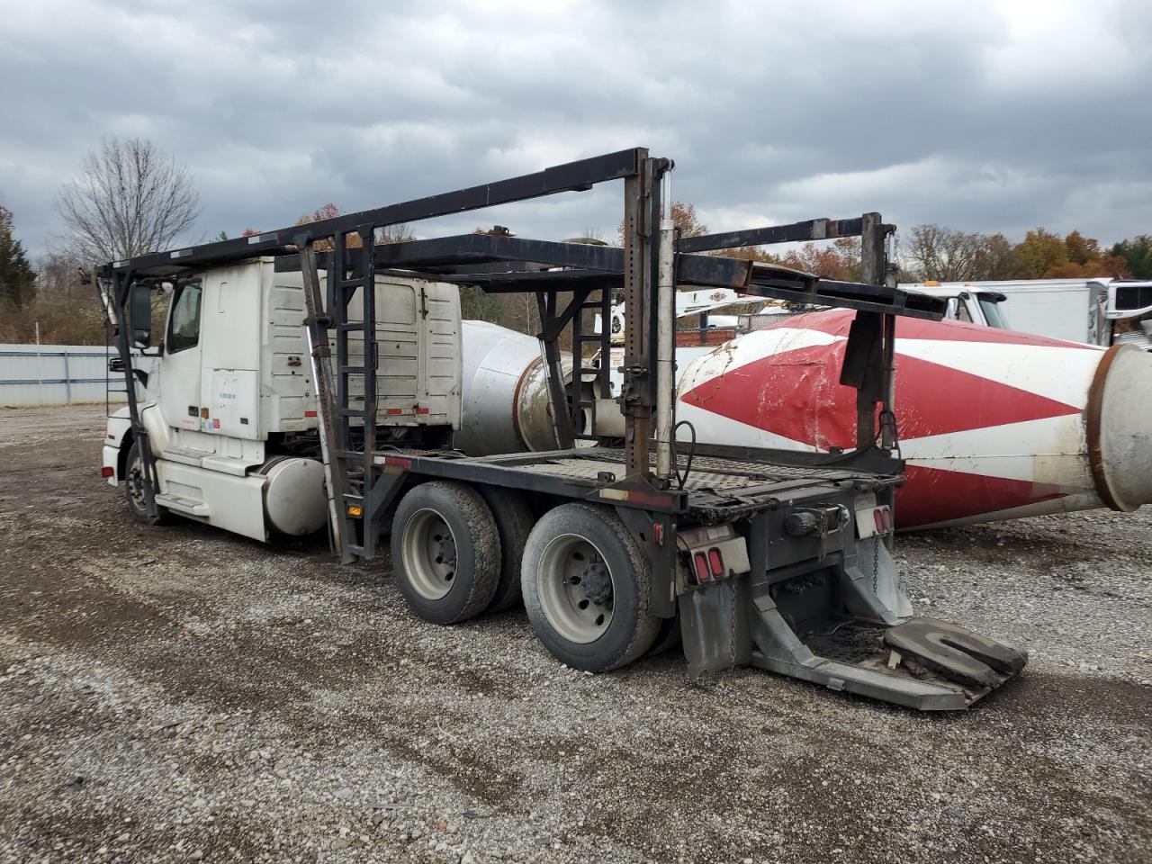 Lot #3283849453 2000 VOLVO VN