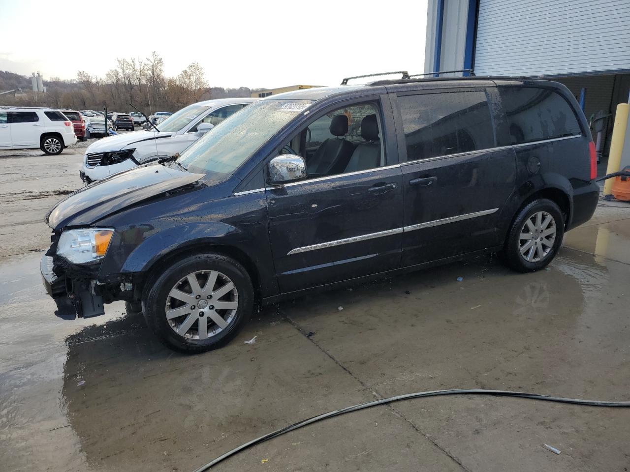 CHRYSLER TOWN & COUNTRY TOURING L