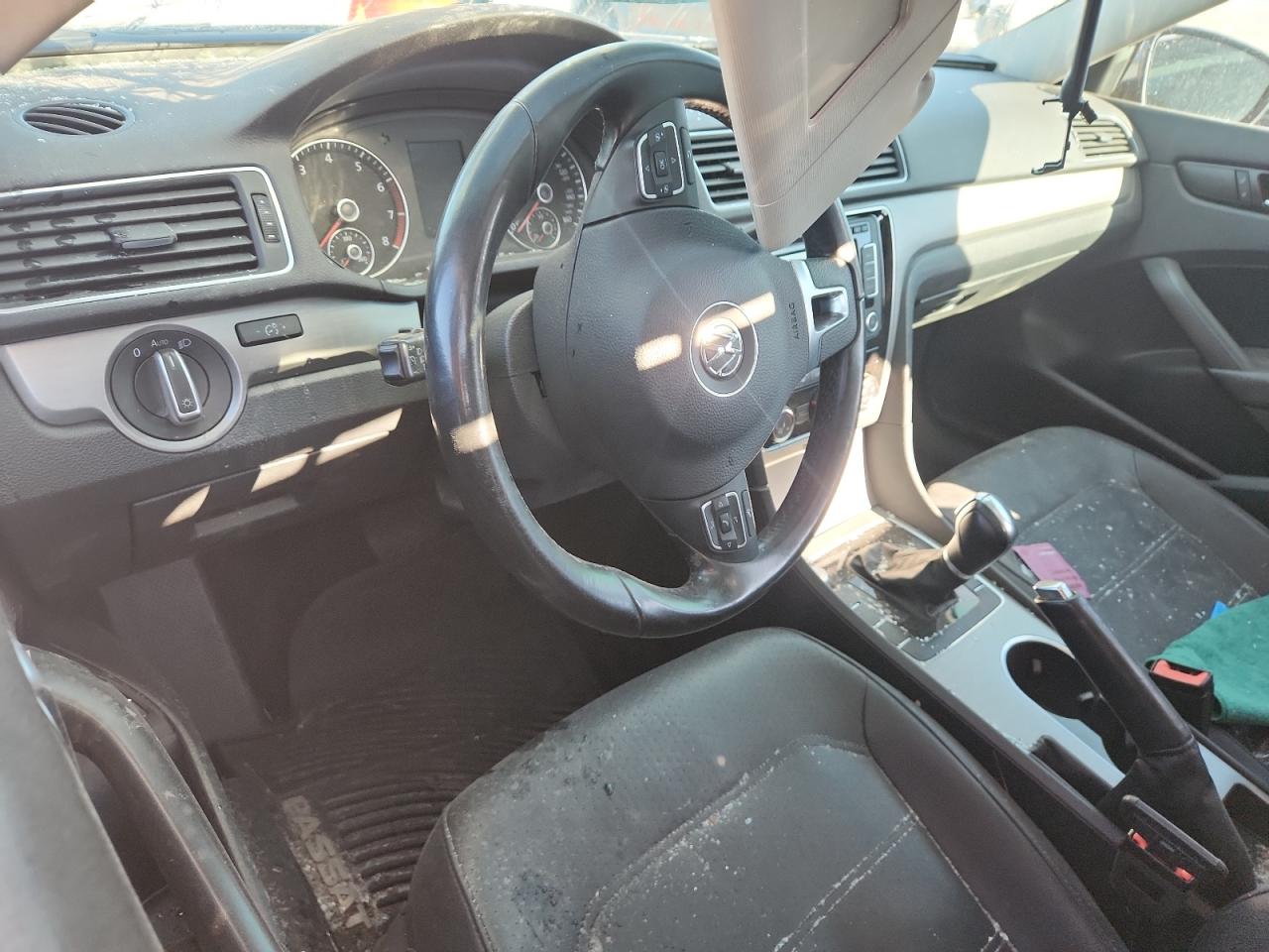 VOLKSWAGEN PASSAT SE