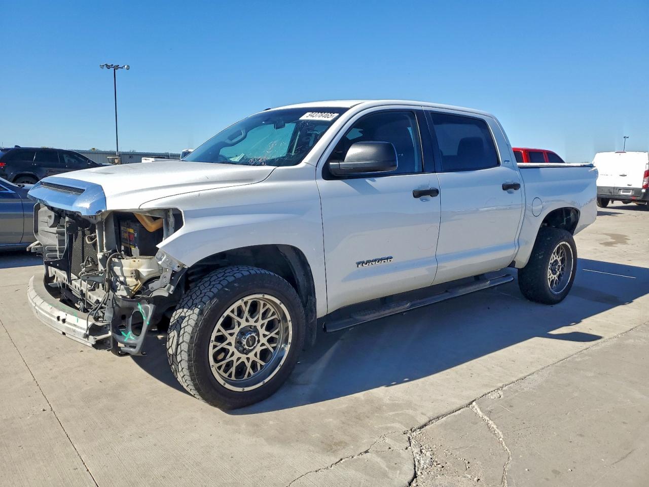 TOYOTA TUNDRA CREWMAX SR5