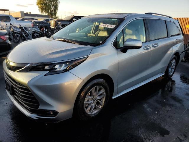 Global Auto Auctions: 2025 TOYOTA SIENNA XLE