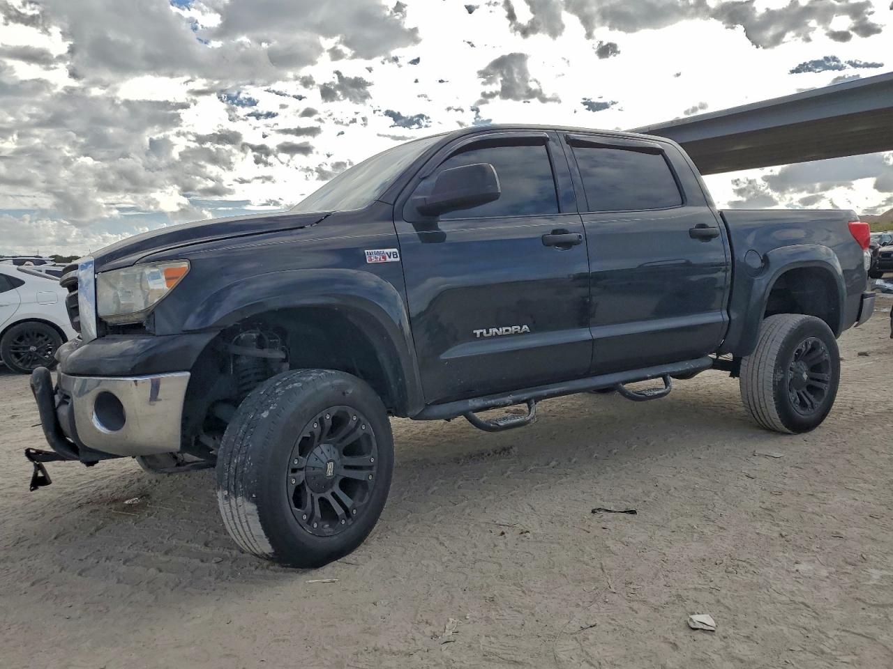 TOYOTA TUNDRA CREWMAX SR5