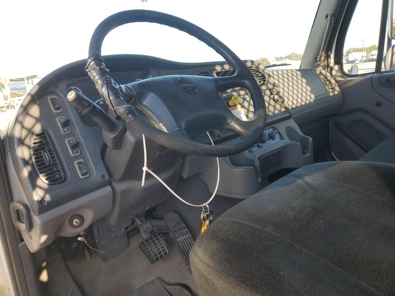 Lot #3309195629 2016 FREIGHTLINER M2