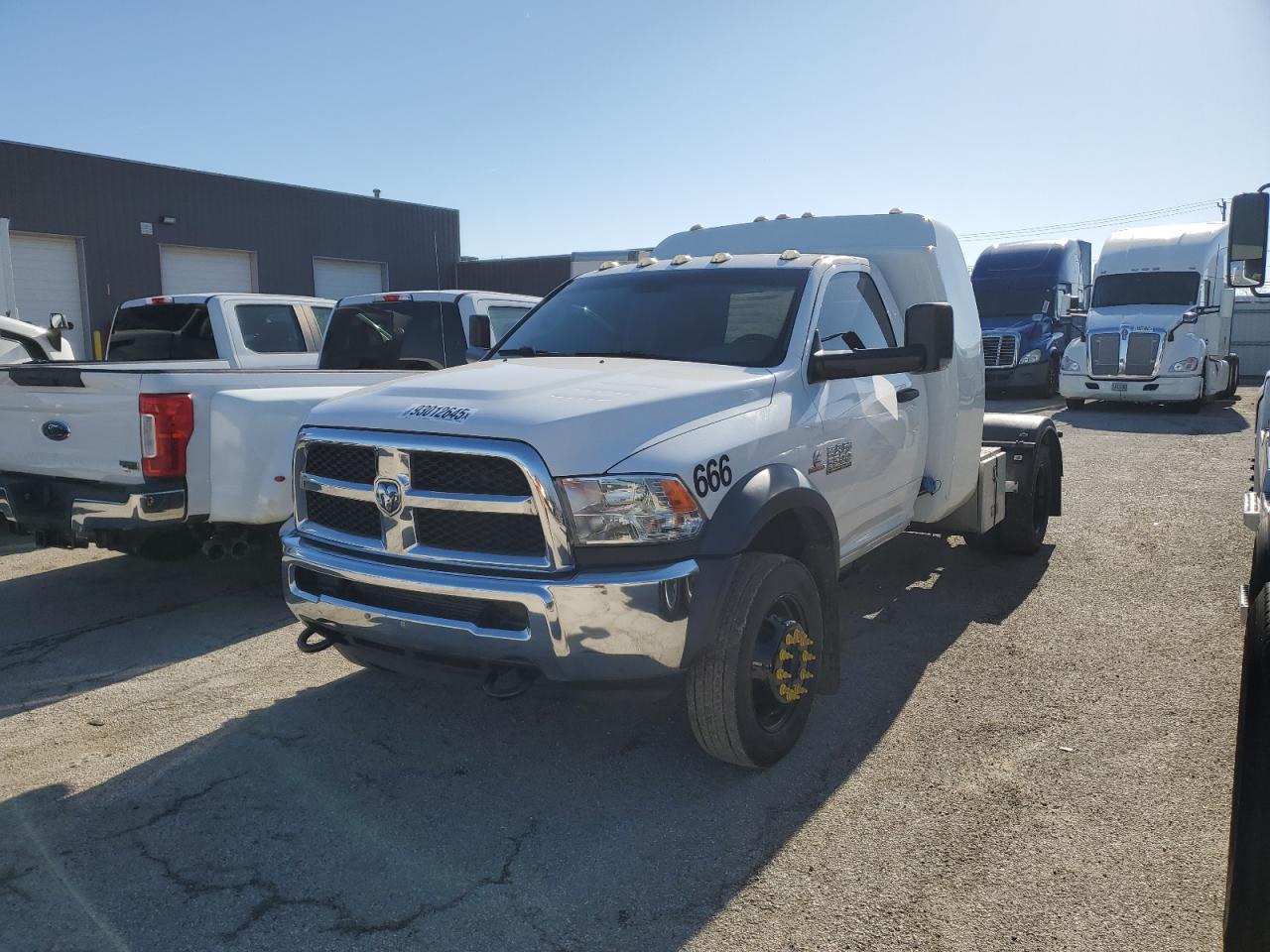 Lot #3287611045 2017 RAM 5500