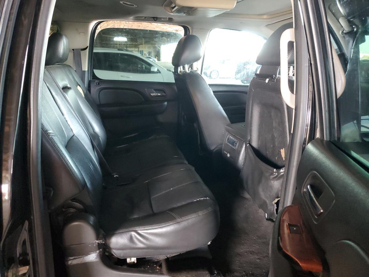 CHEVROLET SUBURBAN C1500 LT