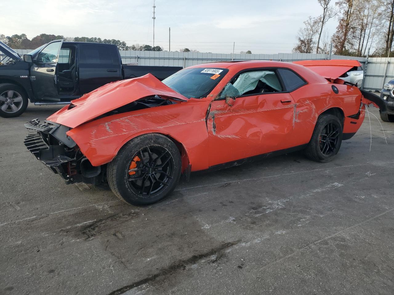 Lot #3301623641 2019 DODGE CHALLENGER
