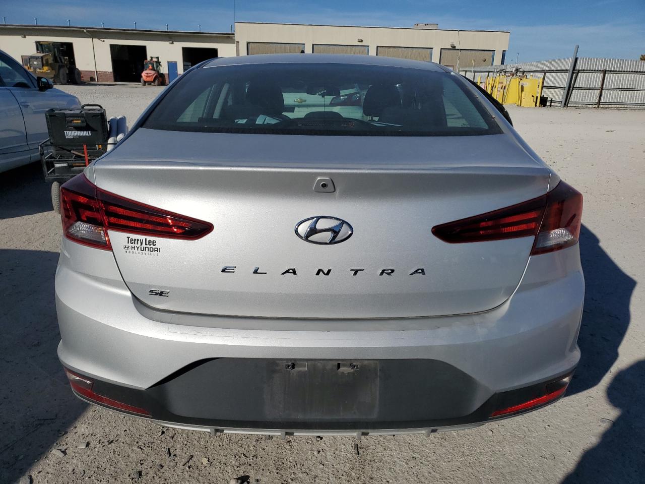 HYUNDAI ELANTRA SE