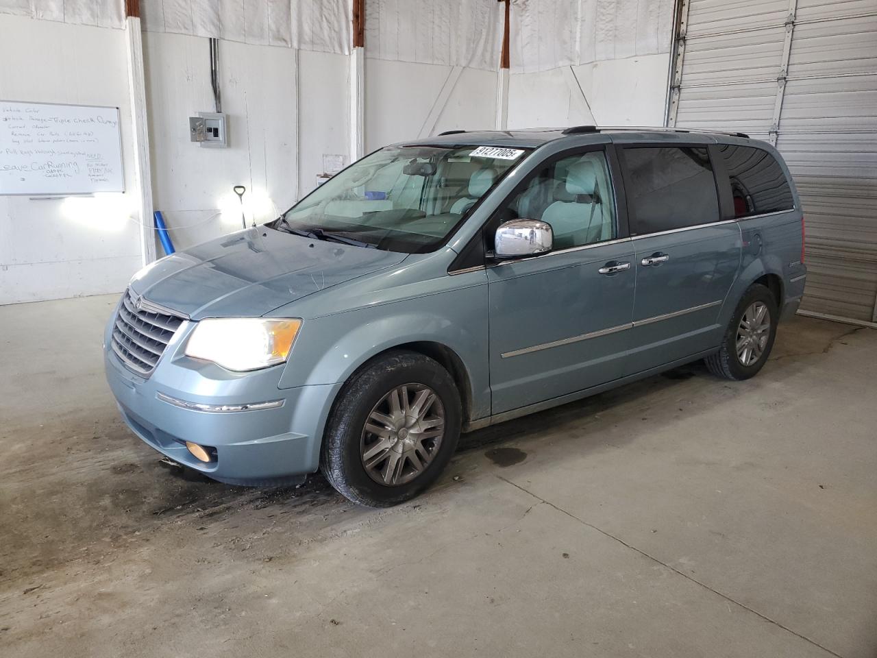 CHRYSLER TOWN & COUNTRY LIMITED