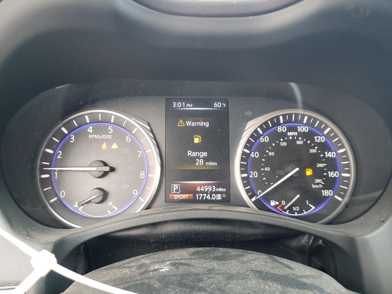 INFINITI Q60 LUXE 300