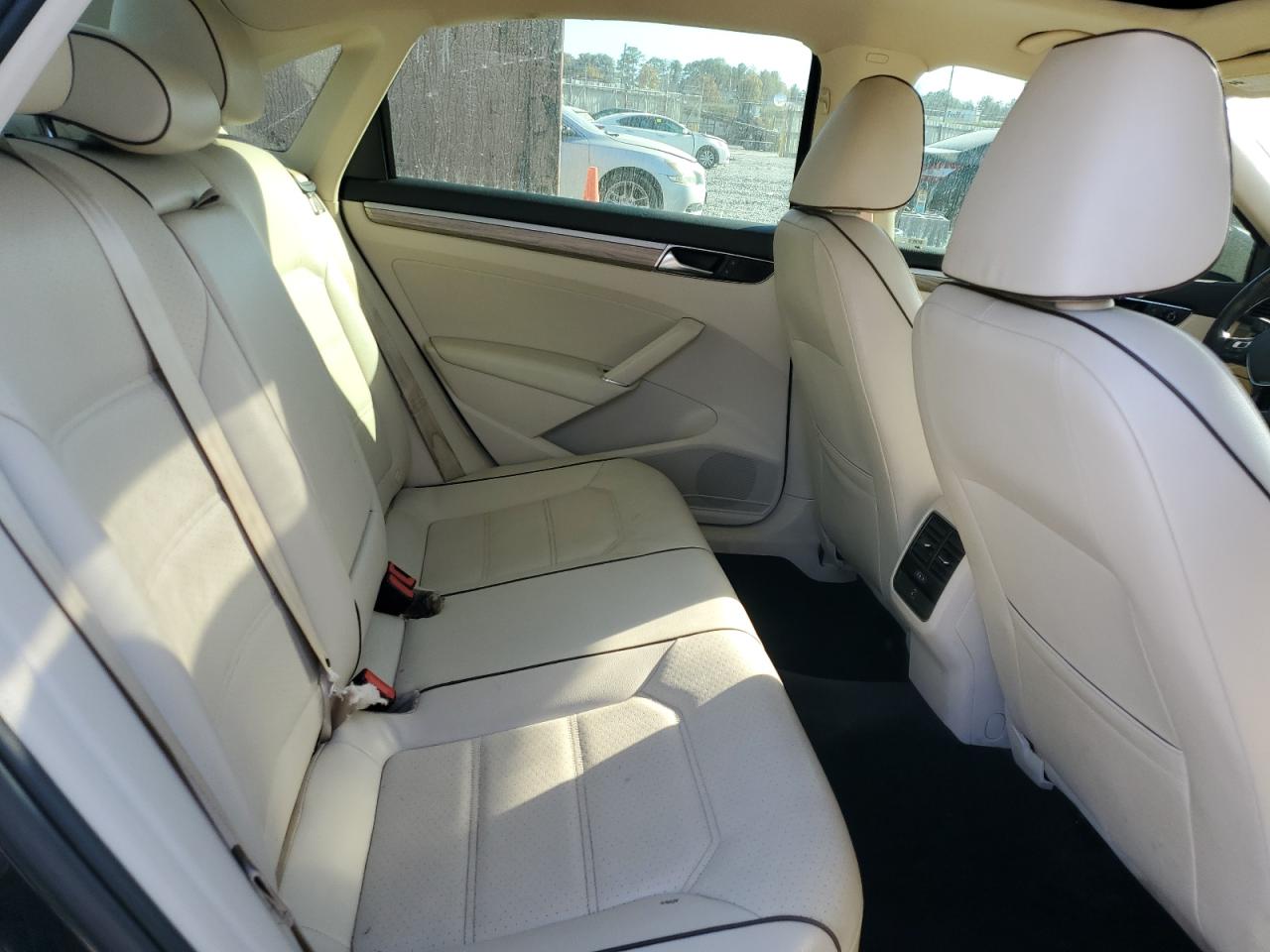 VOLKSWAGEN PASSAT SE