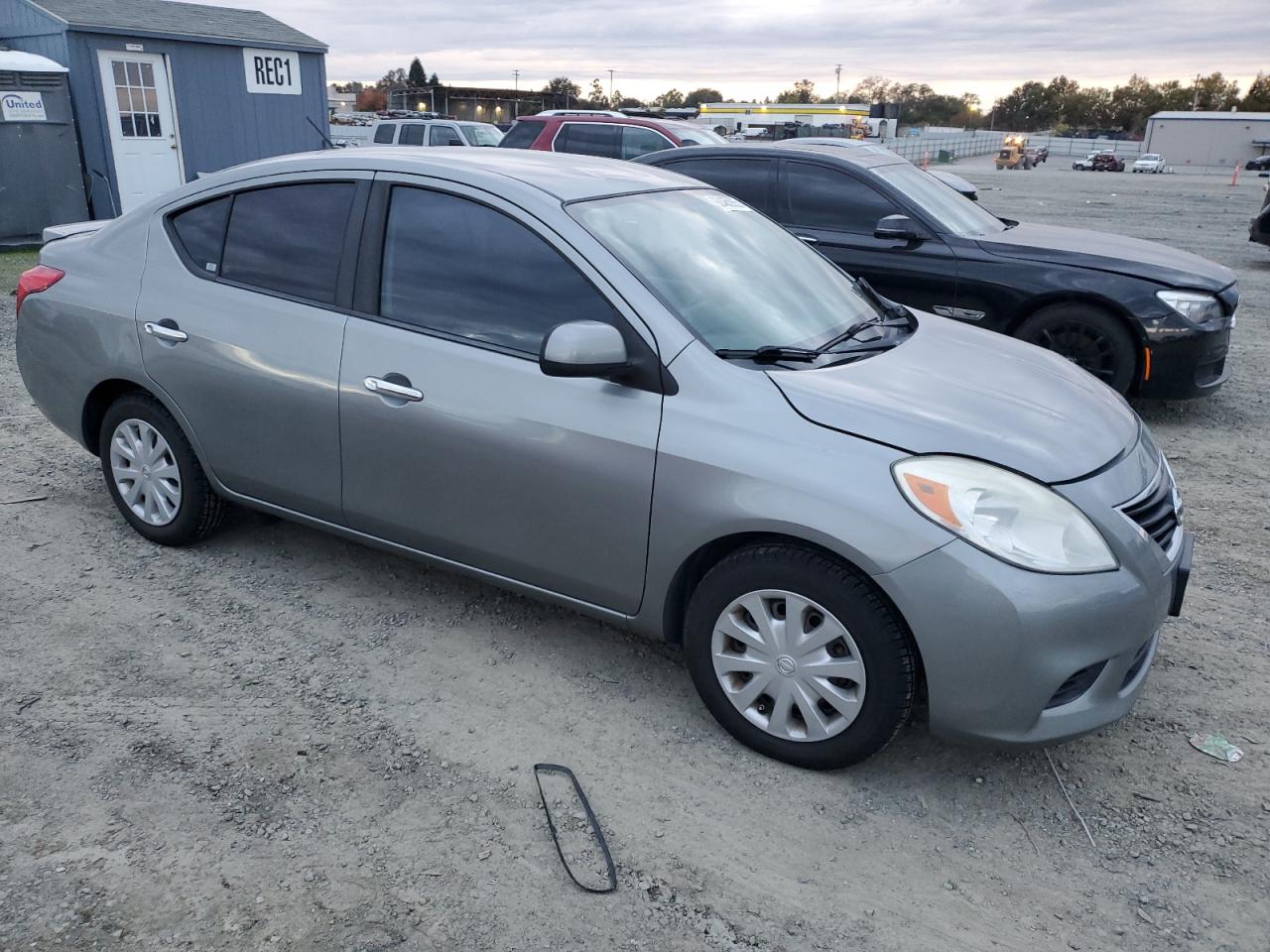 NISSAN VERSA S