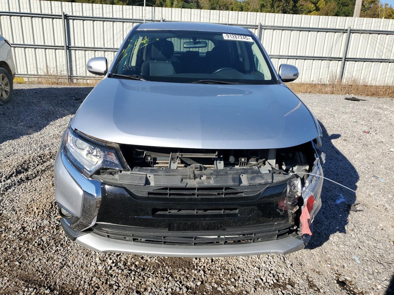 MITSUBISHI OUTLANDER SE