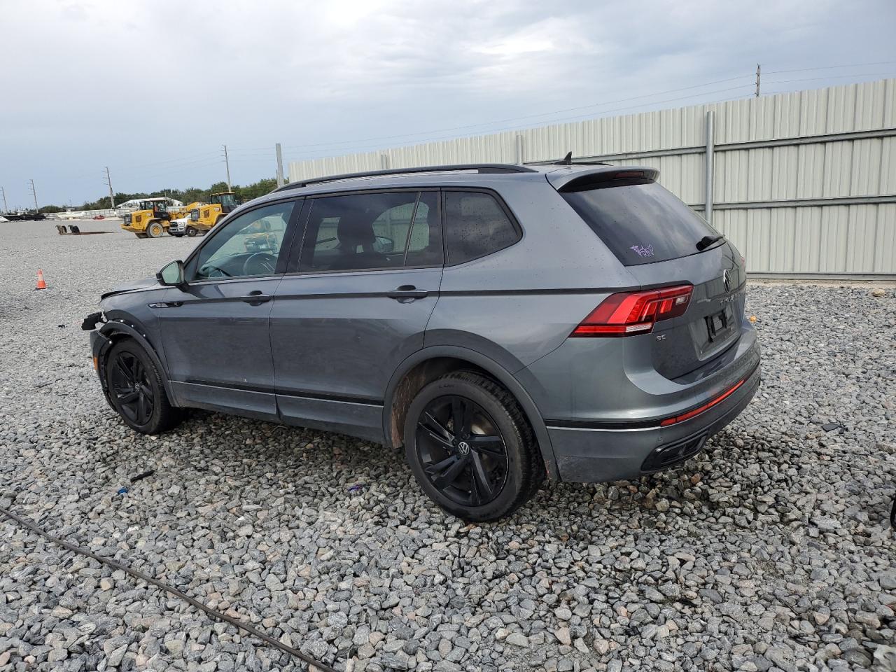 VOLKSWAGEN TIGUAN SE R-LINE BLACK