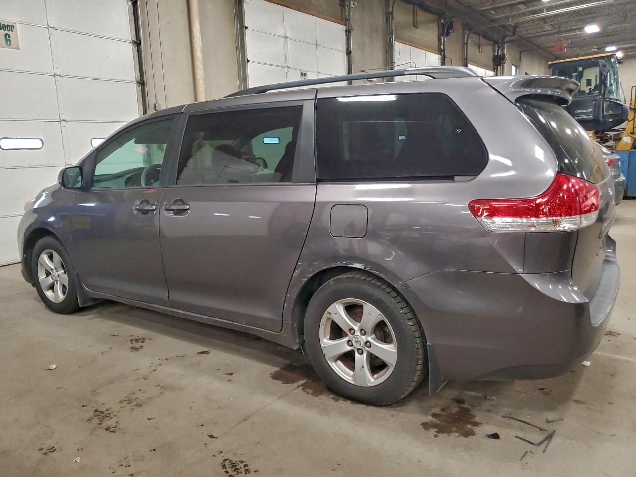 TOYOTA SIENNA LE