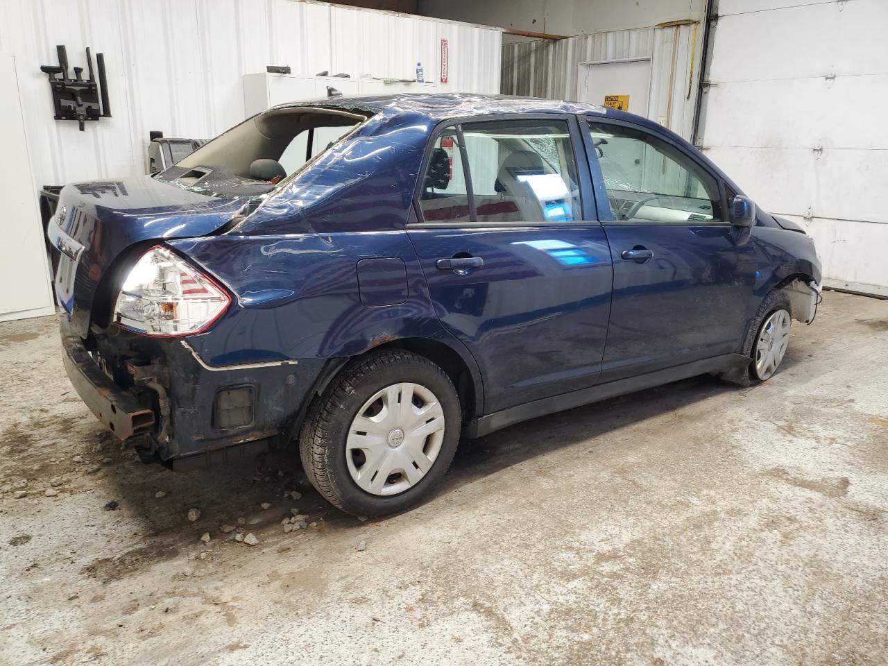 NISSAN VERSA S