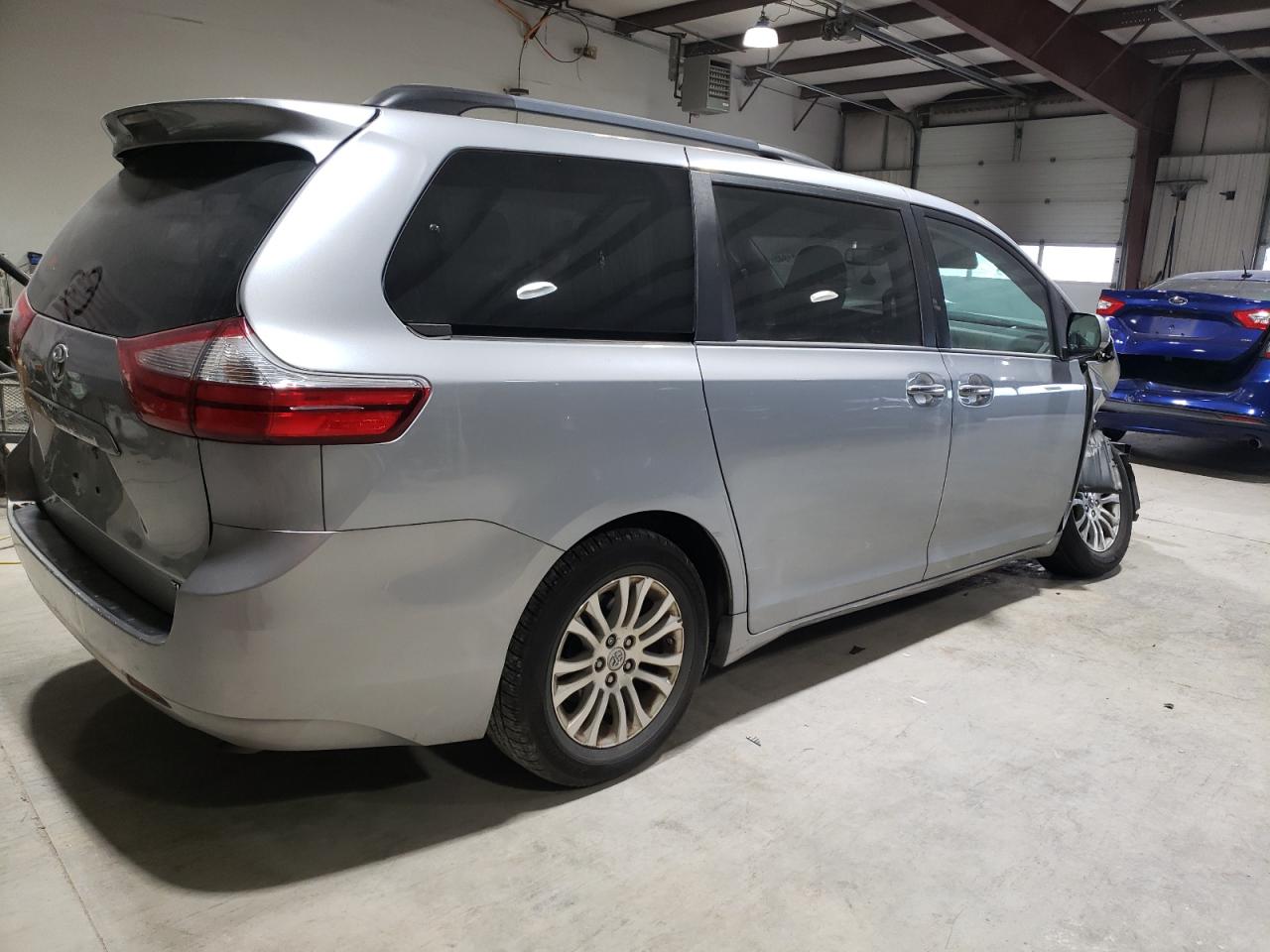 TOYOTA SIENNA XLE