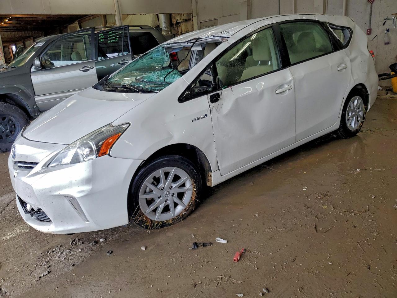 TOYOTA PRIUS V