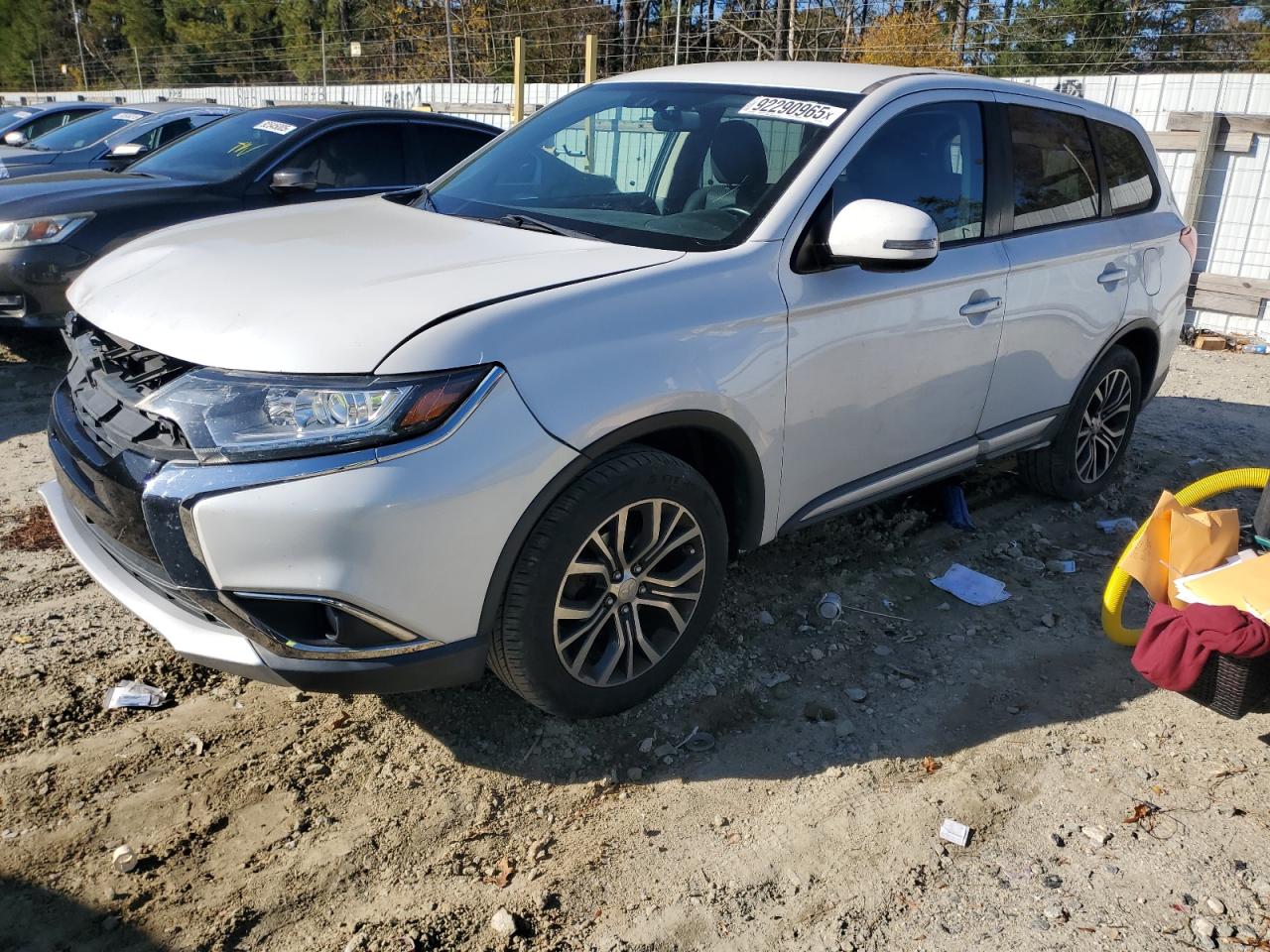 MITSUBISHI OUTLANDER SE