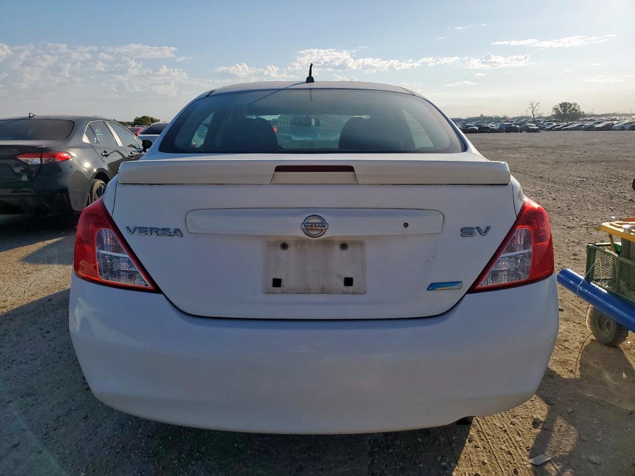 NISSAN VERSA S
