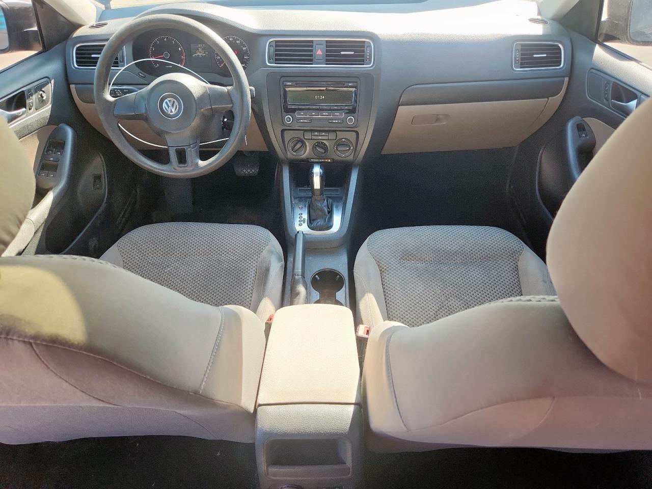 VOLKSWAGEN JETTA BASE