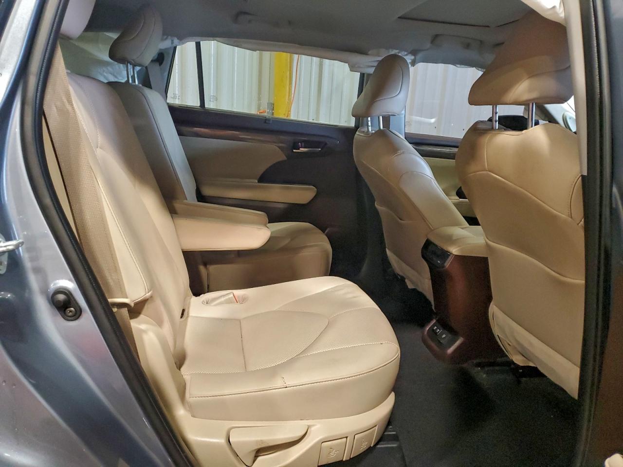 TOYOTA HIGHLANDER LIMITED