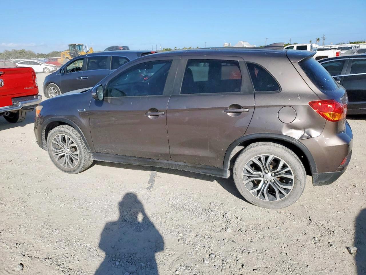 MITSUBISHI OUTLANDER ES