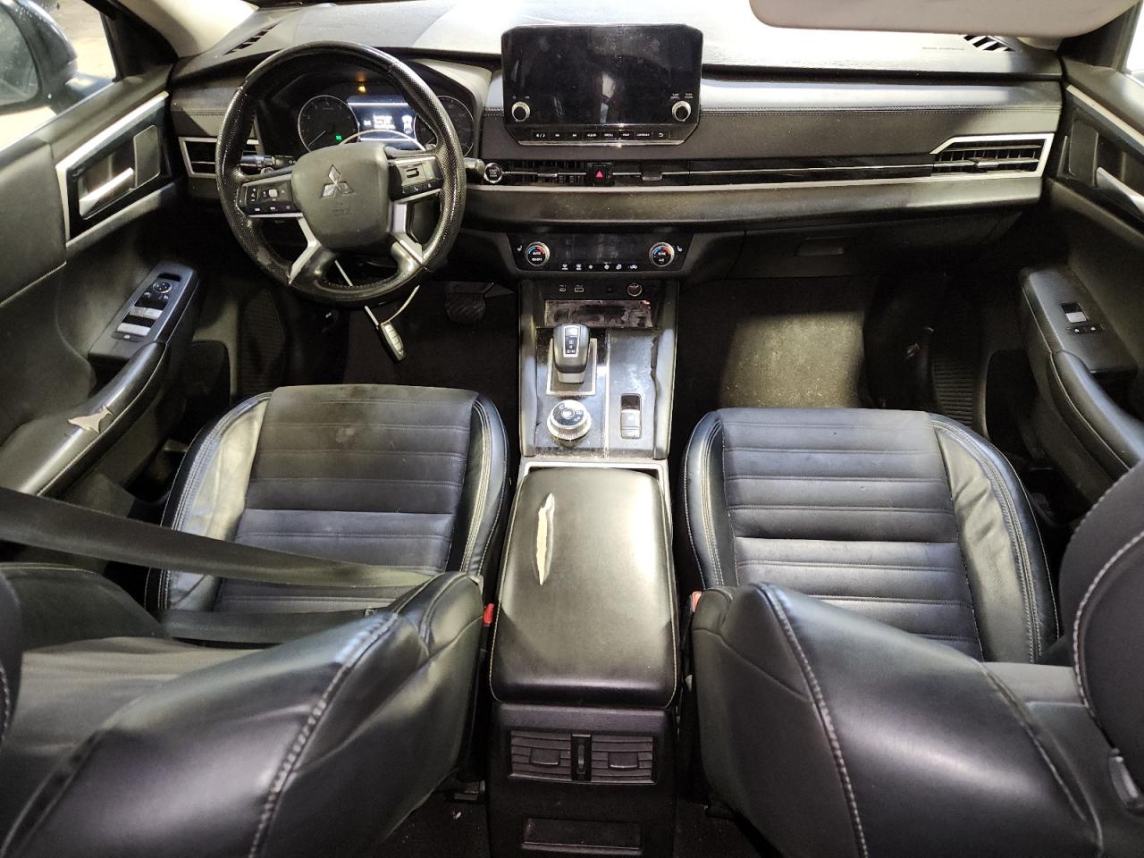 MITSUBISHI OUTLANDER SE