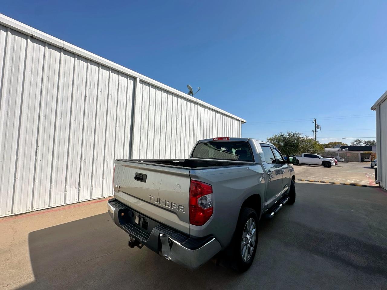 TOYOTA TUNDRA CREWMAX LIMITED