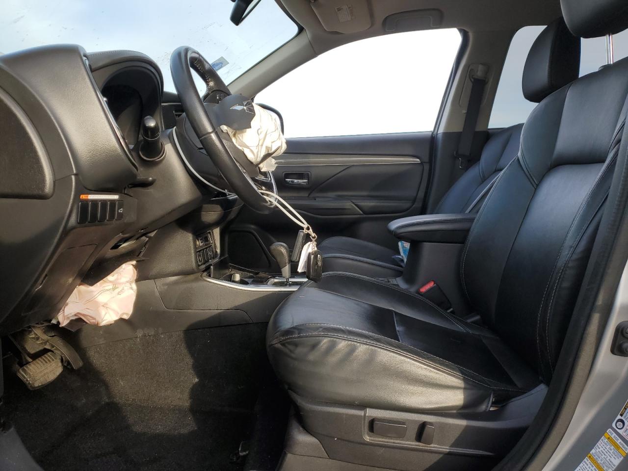 MITSUBISHI OUTLANDER SE