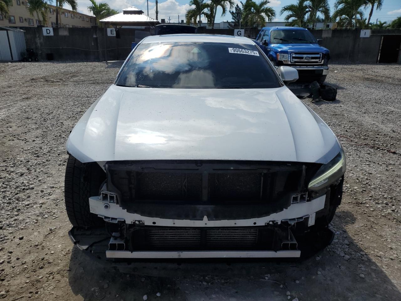 VOLVO S90 T5 MOMENTUM