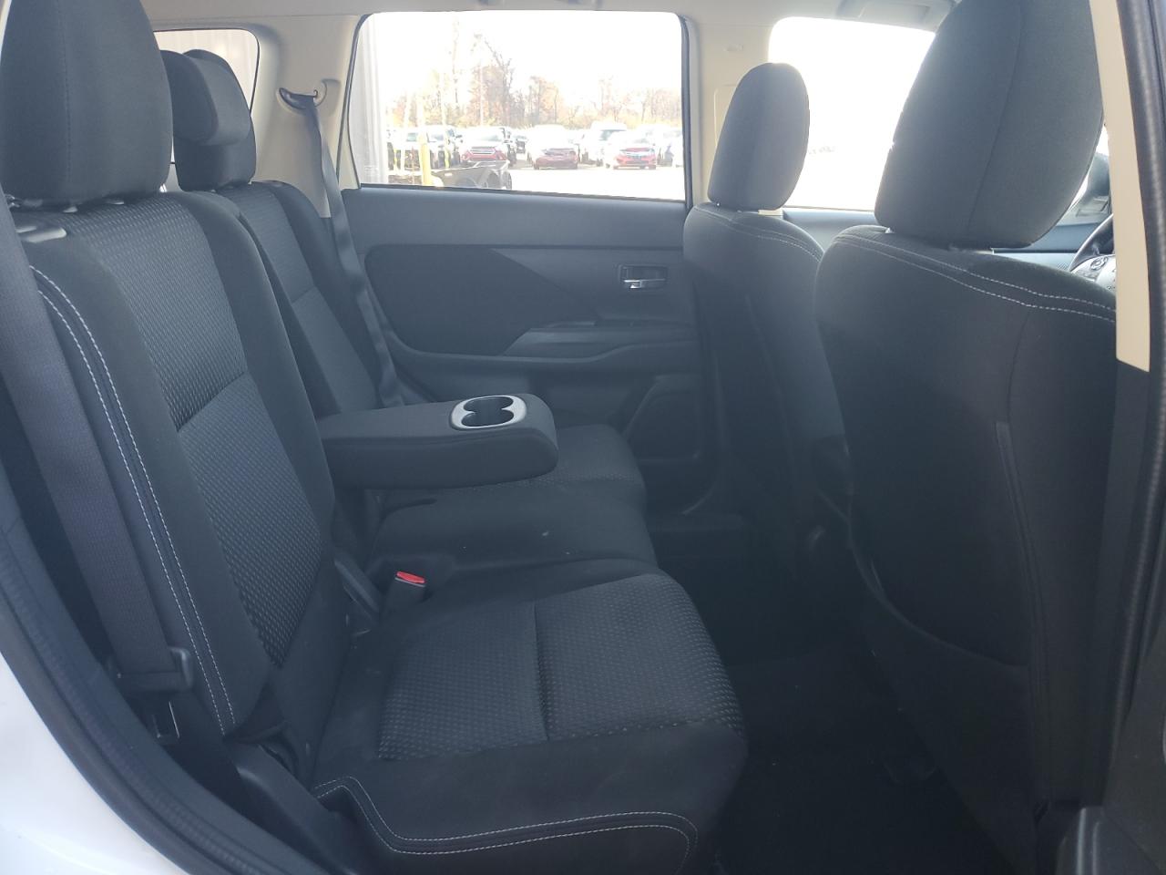 MITSUBISHI OUTLANDER SE