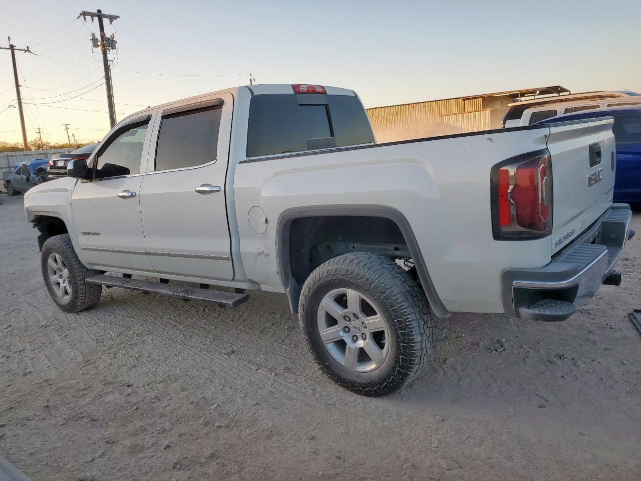 GMC SIERRA C1500 SLT