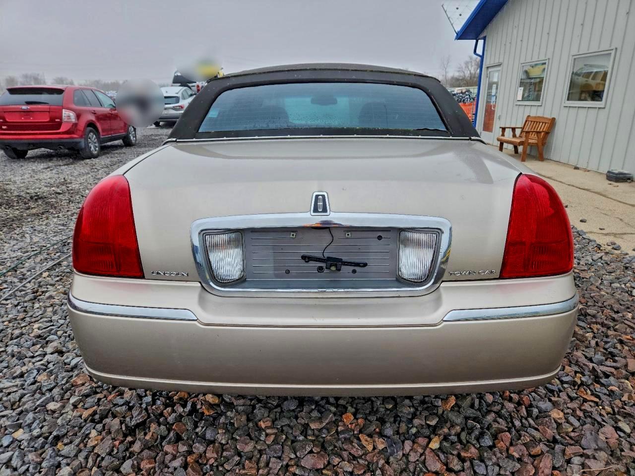 Lot #3297230416 2003 LINCOLN TOWN CAR E