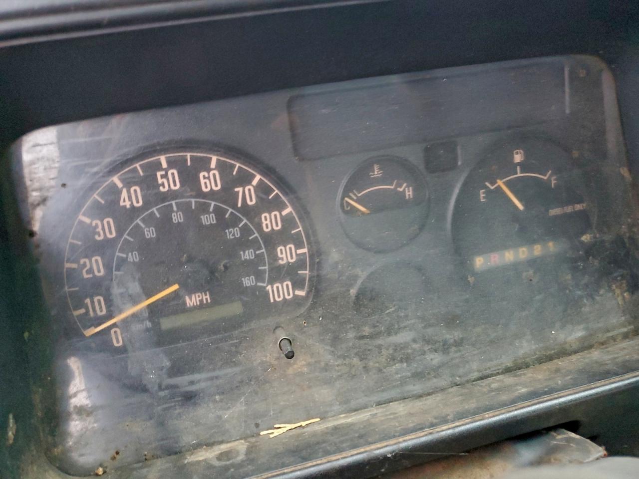 Lot #3302718000 1999 ISUZU NPR