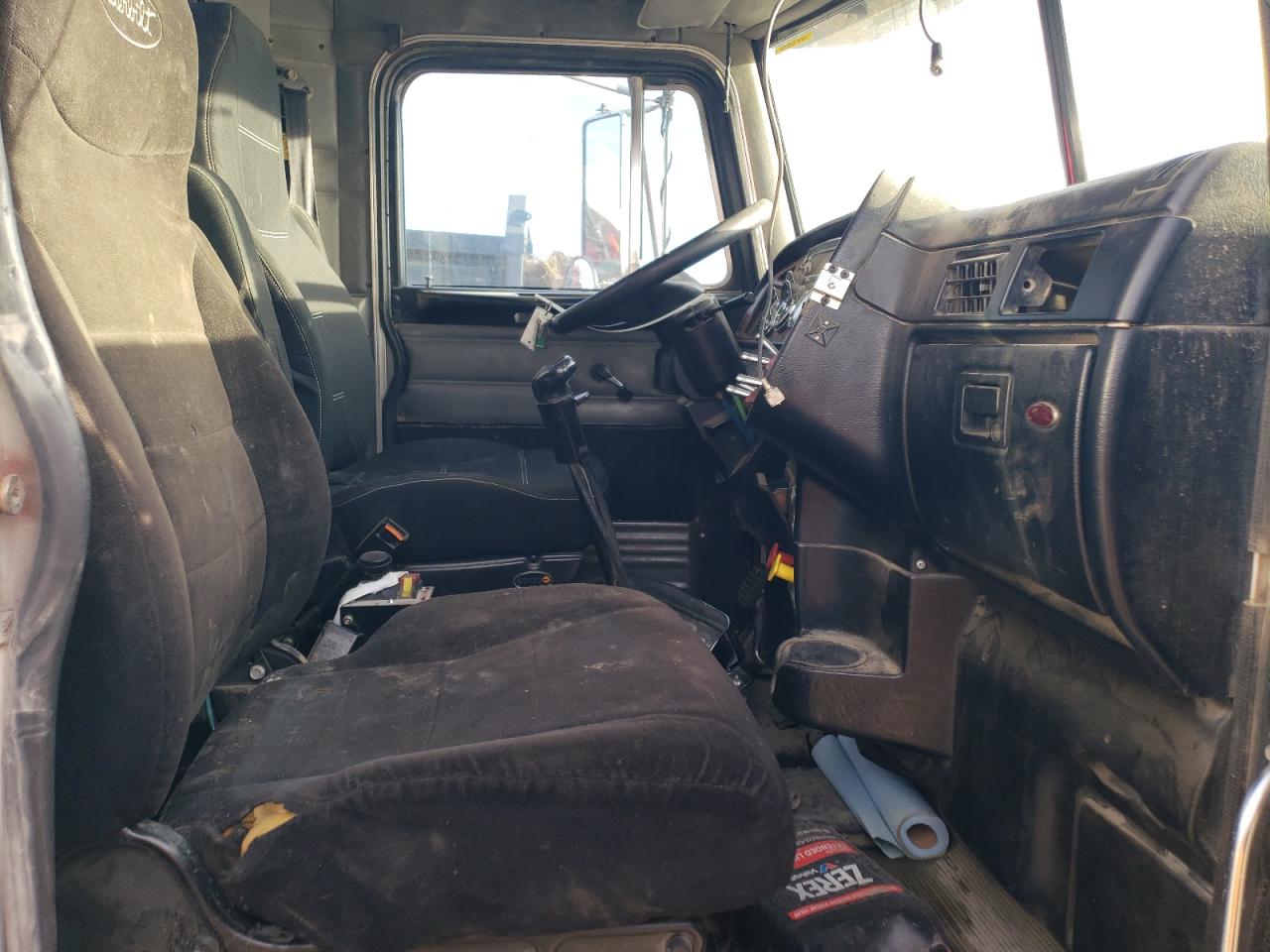 Lot #3279849290 2003 PETERBILT TRACTOR 379