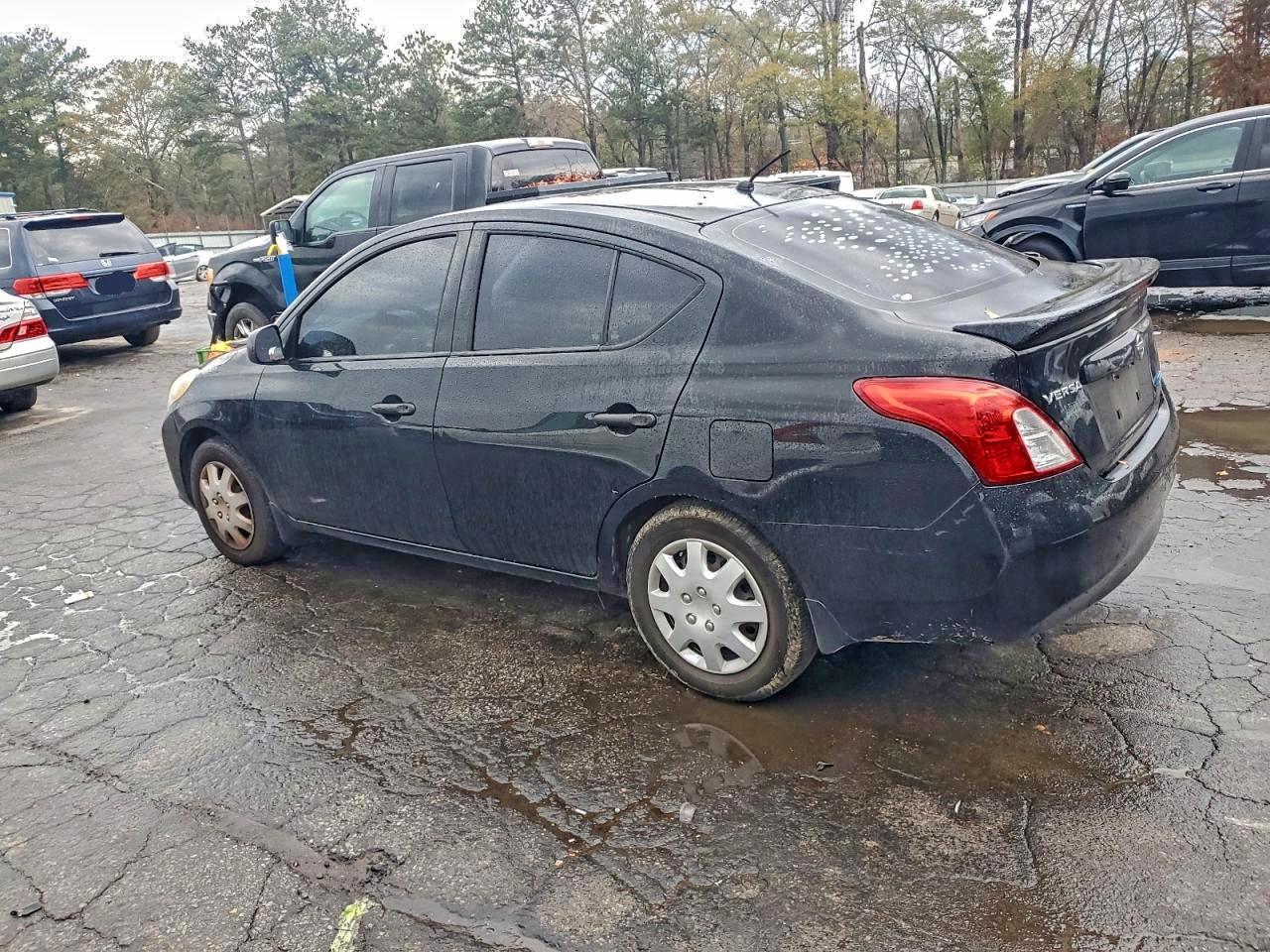 NISSAN VERSA S