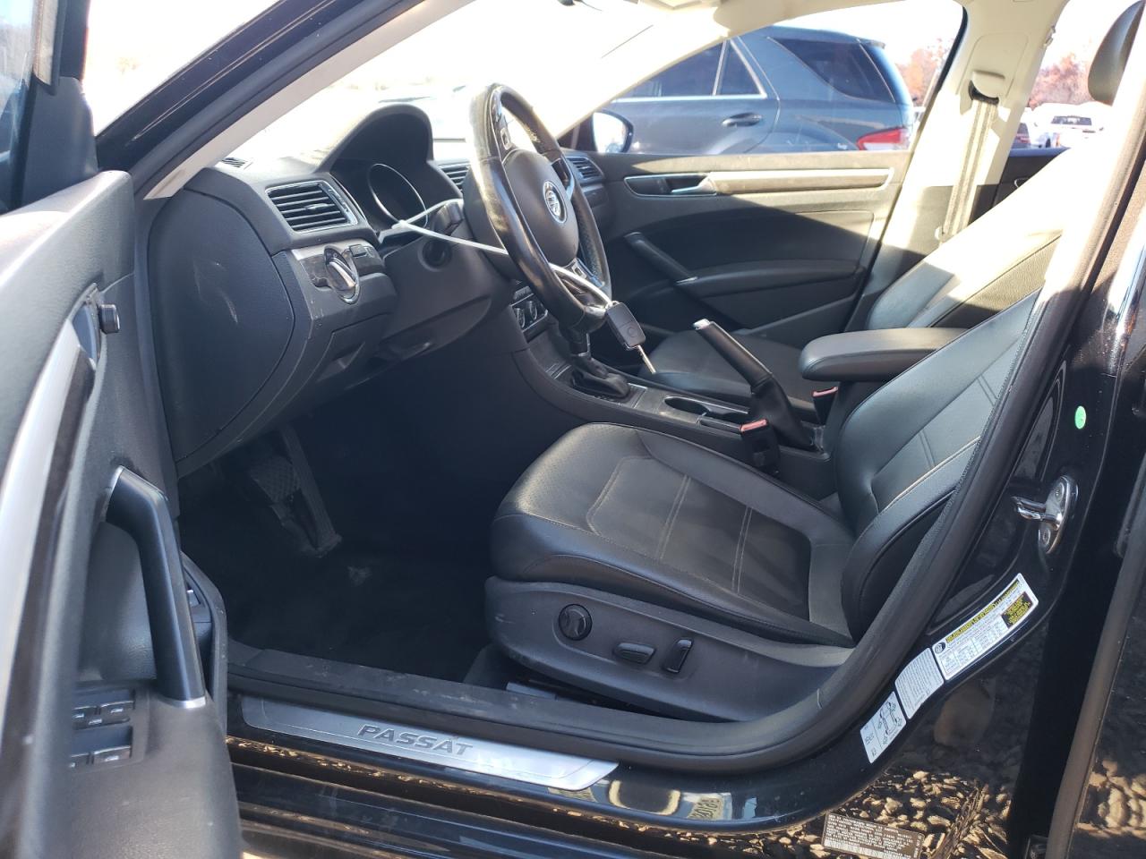 VOLKSWAGEN PASSAT SE