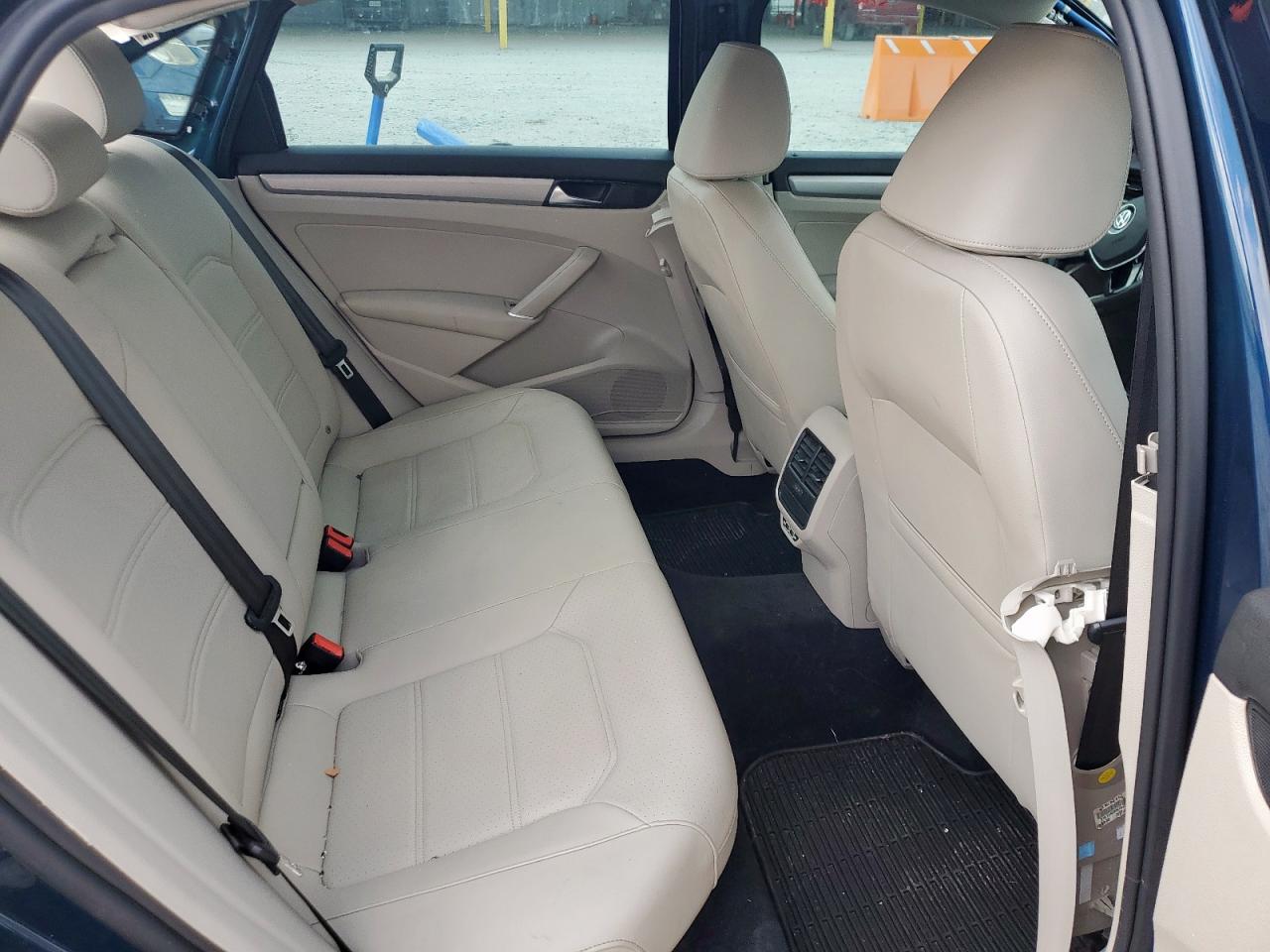 VOLKSWAGEN PASSAT SE