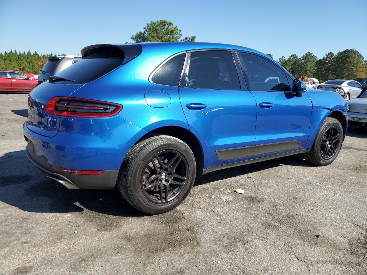 PORSCHE MACAN