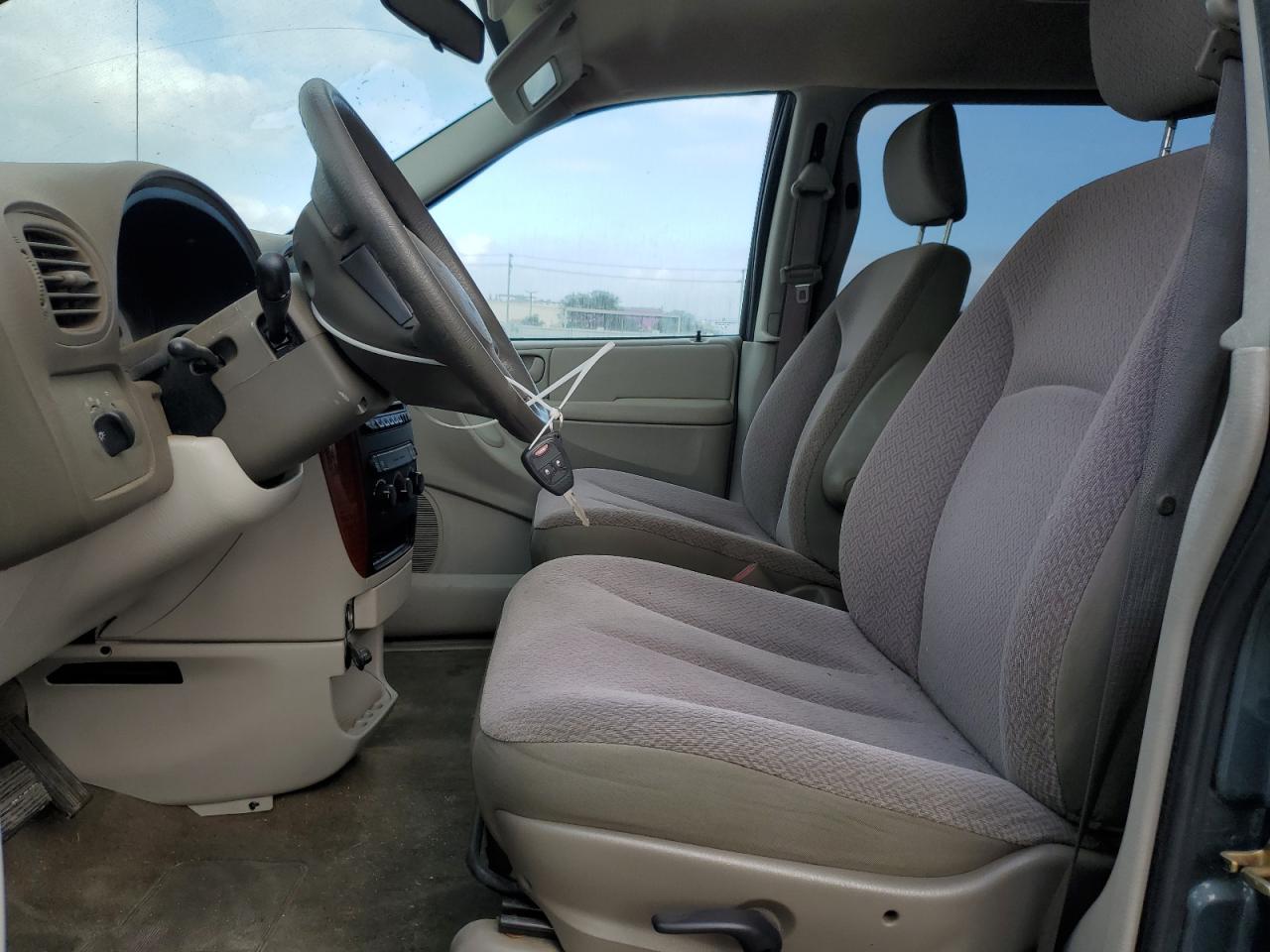 Lot #3280631395 2006 CHRYSLER TOWN & COU